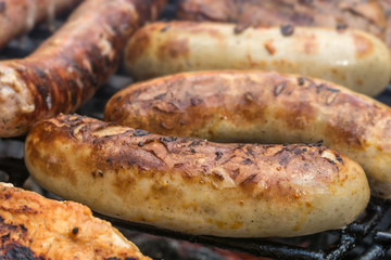 Leckere braun gebratene Bratwurst