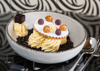 Unique gourmet blackcurrant jelly cheesecake, served with jelly, vanilla sweets and icing.