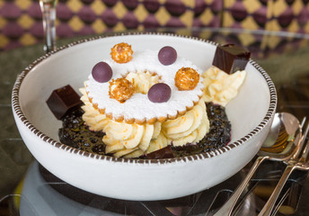 Unique gourmet blackcurrant jelly cheesecake, served with jelly, vanilla sweets and icing.