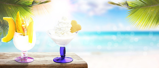 Fruchtiges Eis am Strand