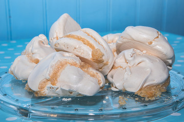Meringue portions