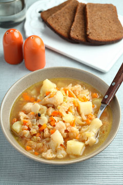 Vegan soup with cauliflower