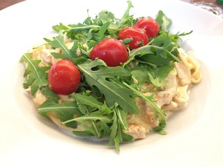 Risotto con rucola e pomodori ciliegino