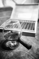 Obraz premium Retro styled photo of large box of Cuban cigars on a wooden table