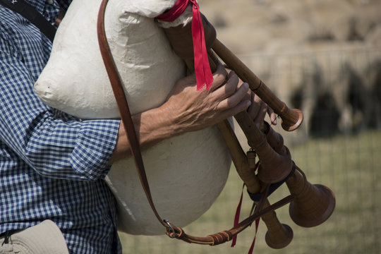 zampognaro tradizionale abruzzese 