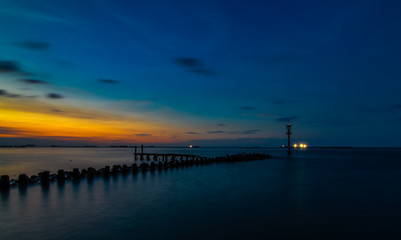 Obraz premium Yellow in Blue