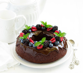Chocolate cake with glaze and fresh berries
