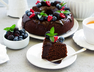 Chocolate cake with glaze and fresh berries