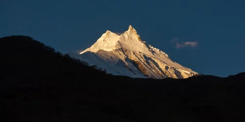 Crédence de cuisine en verre imprimé Manaslu Magnifique paysage des montagnes de l& 39 Himalaya sur le circuit du Manaslu