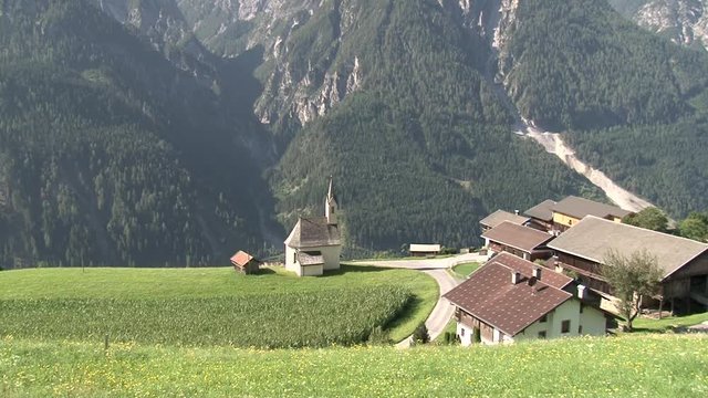 Pustertal. Pustertaler H&ouml;henstra&szlig;e, Penzendorf, Kapelle, Kirche, Kirchturm, Kapelle zur unbefleckten Empf&auml;ngnis, Assling