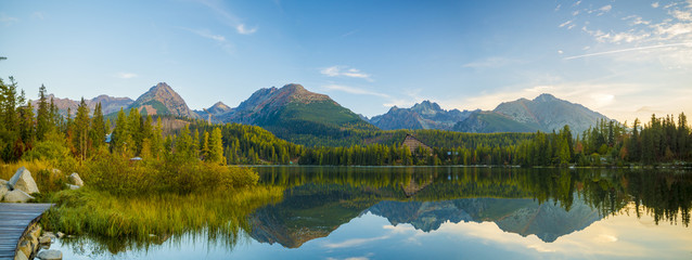 Naklejka premium sunrise over the mountain lake in the Tatra Mountains in Slovakia