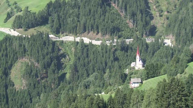 Osttirol, Assling, Pustertaler H&ouml;henstra&szlig;e, Pustertal, Sankt Justina, Kirche, Kirchb&uuml;hel, Pfarrkirche, Romanisch, Satteldach