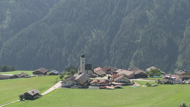 Assling, Ried, Unterried, Pustertaler H&ouml;henstra&szlig;e, Pustertal, Bergdorf, Dorf, Lienzer Dolomiten, Osttirol, &Ouml;sterreich, Wiese