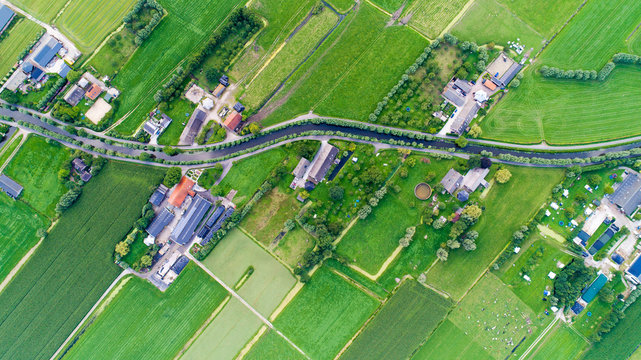 Vue a&eacute;rienne sur le hameau de Snelrewaard, &agrave; Oudewater, Hollande