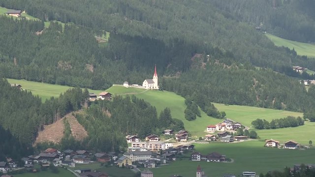 Pustertal, Osttirol, Strassen, Sillian, Kirche, Sankt Jakob, Tal, Wald, Kirchb&uuml;hel, Turm, Kirchturm, Mittelalter, Glaube, Religion, Dorf 