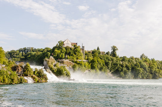 Schaffhausen, Rheinfall, Rhein, Neuhausen, Stadt, Schloss, Wasserfall, Rheinfallbecken, Rheinfallfelsen, Rheinufer, Schifffahrt, Sommer, Schweiz © bill_17