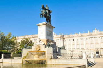 Equestrian statue in Madrid