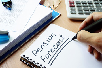 Handwriting sign pension forecast in a note.