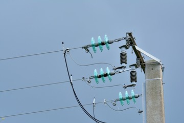 Poteau de distribution électrique