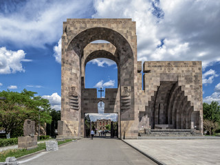 Fototapeta na wymiar Etschmiatsin, Haupteingang, Freiluft Altar, Kathedrale, Provinz Armavir, Vagharschapat, Armenien, Asien
