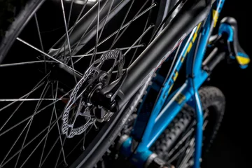 Photo sur Plexiglas Vélo Mountain bicycle photography in studio, bike wheel with disc brakes, bike part, round