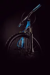 Photo sur Plexiglas Vélo photographie de vélo de montagne en studio, pièces de cadre de vélo d& 39 amortissement, guidon et freins