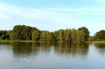 Fototapeta na wymiar The Ob River near the city of Barnaul.