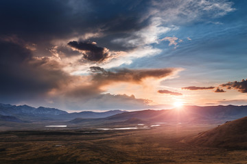 Obraz premium majestic sunset at mountain meadow plateau Eshtikkel, Altai