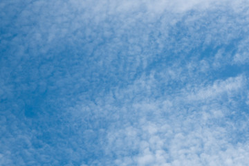 Fototapeta na wymiar Beautiful cloudy blue sky background