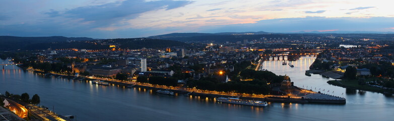 Fototapeta na wymiar Panorama von Koblenz zur blauen Stunde