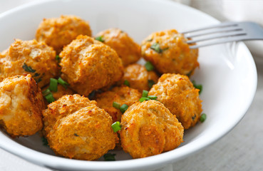 Bowl with delicious turkey meatballs on table, closeup