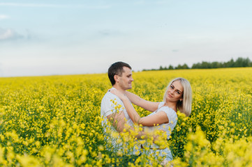 Fototapeta premium Young couple in a yellow field