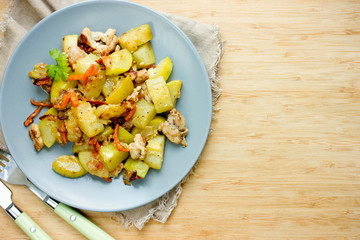 Chicken fried with zucchini