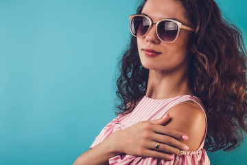 Portrait of a pretty woman wearing sunglasses