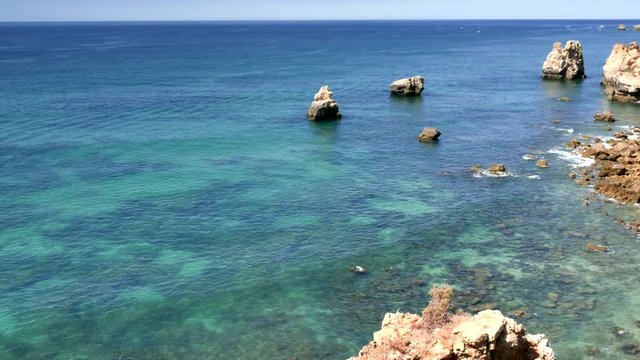 travelling sur la c&ocirc;te d'Algarve au Portugal (4k)