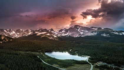 Naklejka premium Brainard Lake Recreation Area Indian Peaks Colorado at Sunset