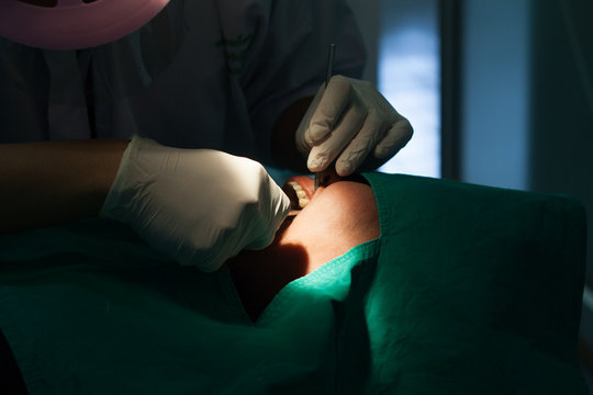 Dentists are extracting patients teeth.