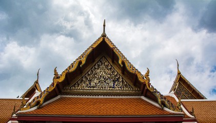 Fototapeta premium Ubosot - the roof of temple in the Watmahathat temple