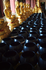 Obraz premium bowls in buddhist temple