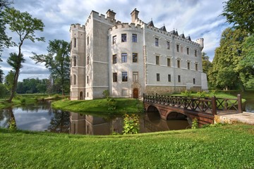 Neo-Gothic style castle surrounded by a moat in Karpniki, Poland - obrazy, fototapety, plakaty