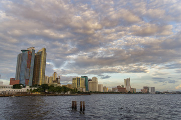 Naklejka premium Zachód słońca w Zatoce Manilskiej