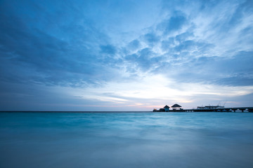 Obraz premium Boat jetty at sunrise.