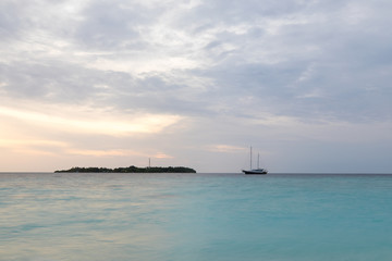 Obraz premium View of the sea at dawn.