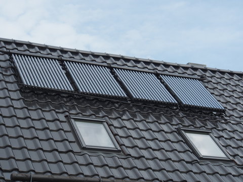 W&auml;rmeerzeugung auf Hausdach: Solarthermie, R&ouml;hren, Sonnenenergie 