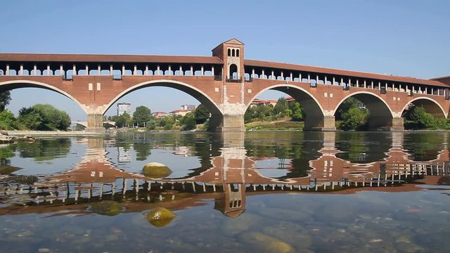PAVIA PONTE COPERTO O PONTE VECCHIO E FIUME TICINO LOMBARDIA ITALIA ITALY