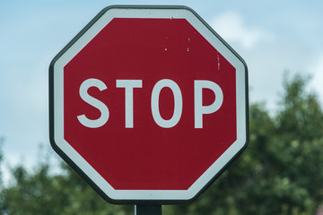 panneau de circulation automobile