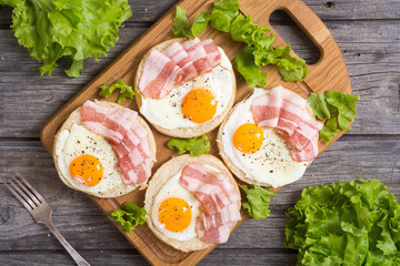 Sandwich with eggs and bacon