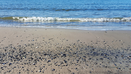Urlaub am Meer - Wellen und Sandstrand  - Ostsee
