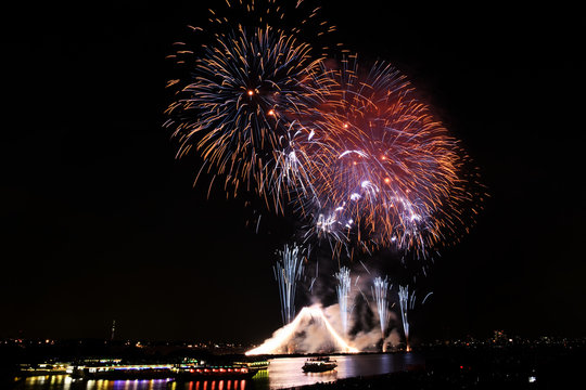 仕掛け花火 Images Browse 510 Stock Photos Vectors And Video Adobe Stock