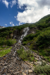 Fototapeta na wymiar Wasserfall beim Mattenalpsee im Urbachtal, Berner Oberland